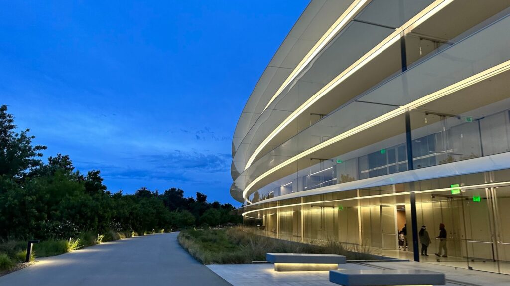 apple park dusk R8myB4