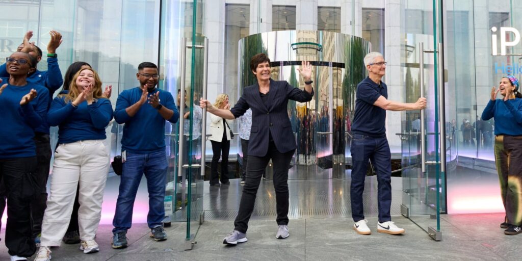 iphone 16 launch apple tim cook dfygxk