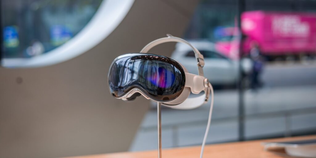 Vision Pro v2 AeLnq3