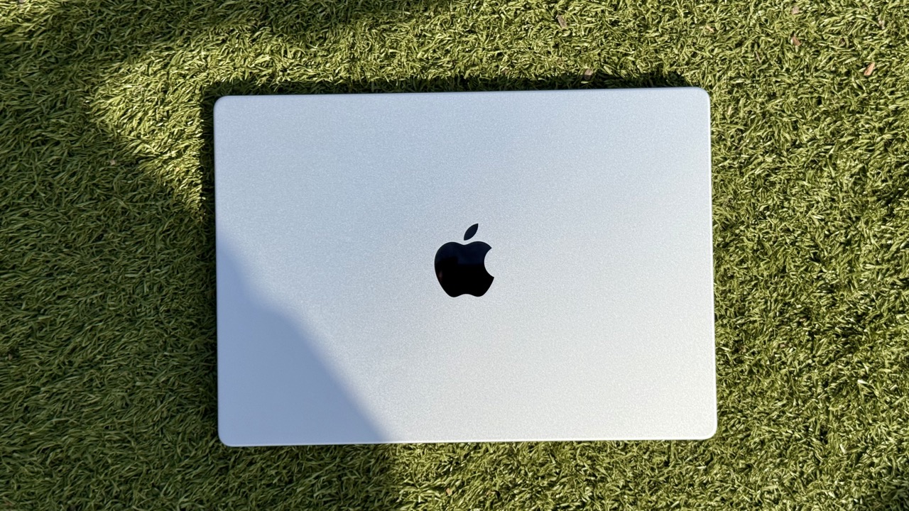M5 macbook pro Arin Waichulis UsBpum