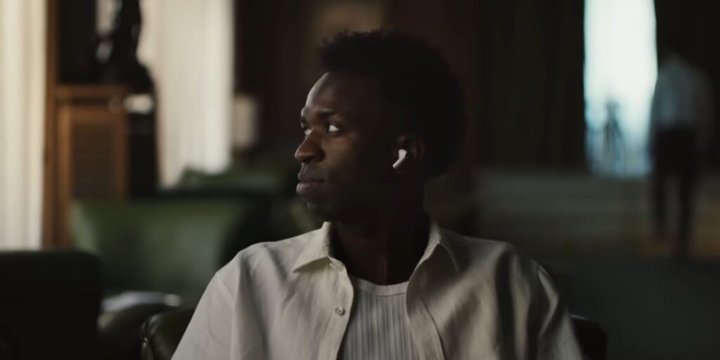 vini jr airpods pro 3 ad CL6H2R