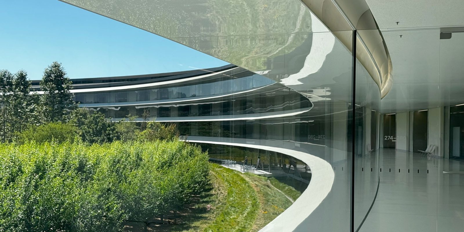 Apple generates 2.4 million per employee but is only third in the ranking JHZBnf