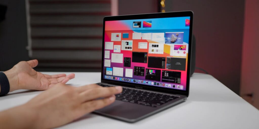 Tons of Apps on MacBook Air.jpg eTesw7