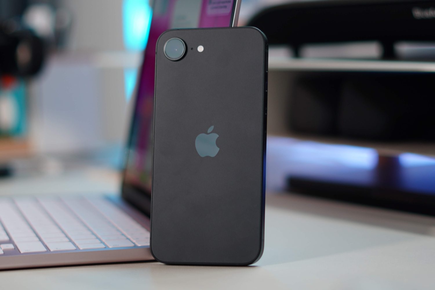 iPhone 17e 8 NNBWv4