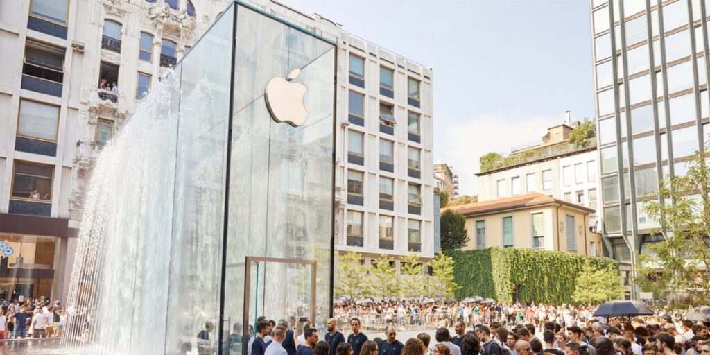 apple logo milan store i6TCxp