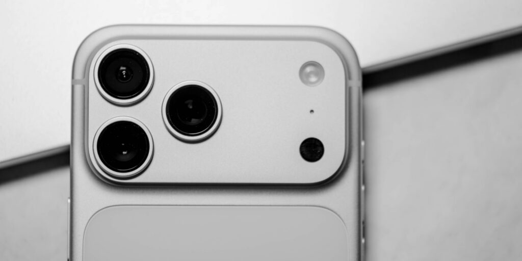iphone 17 pro silver camera plateau nu1vJ1