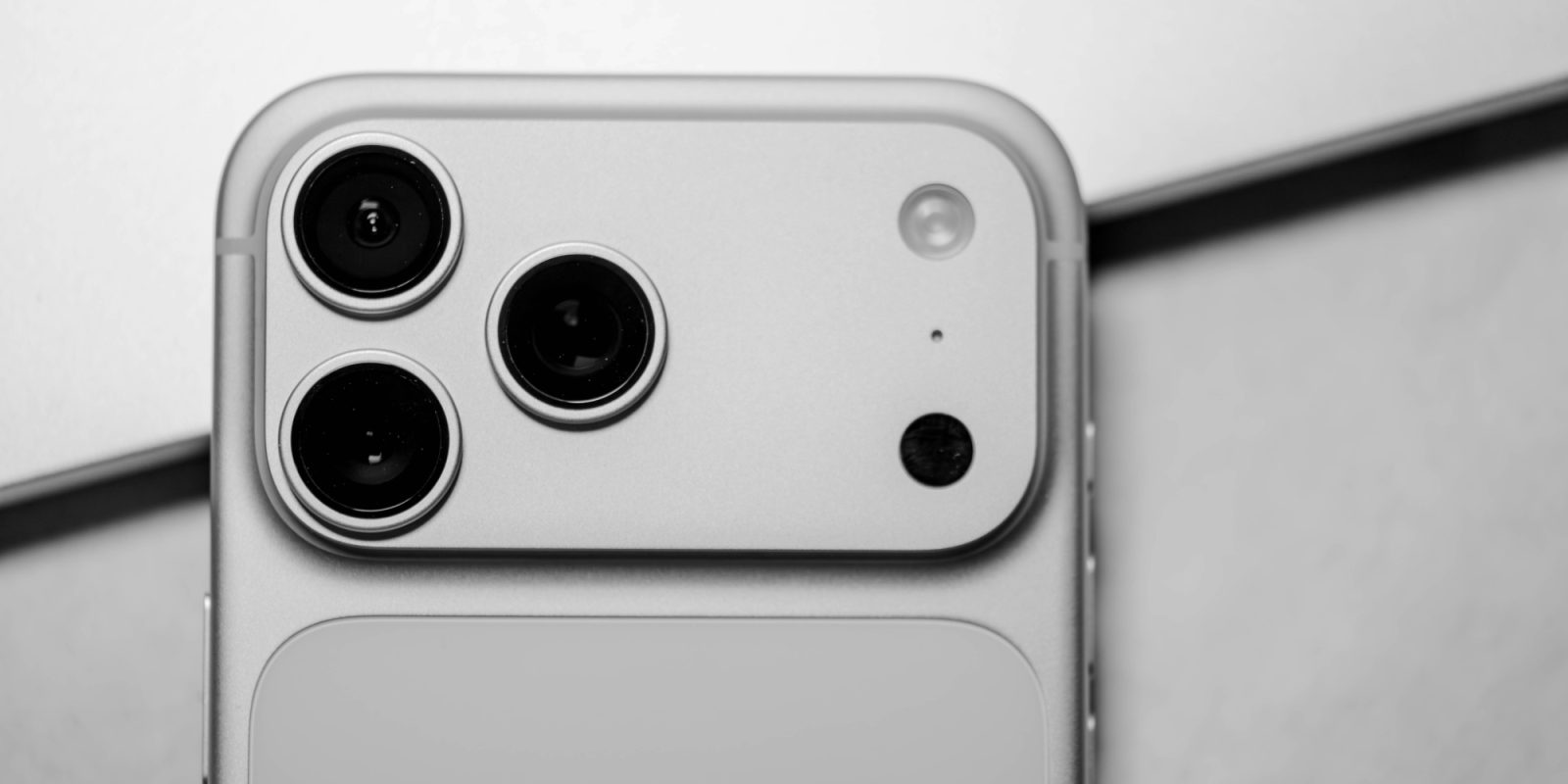 iphone 17 pro silver camera plateau nu1vJ1